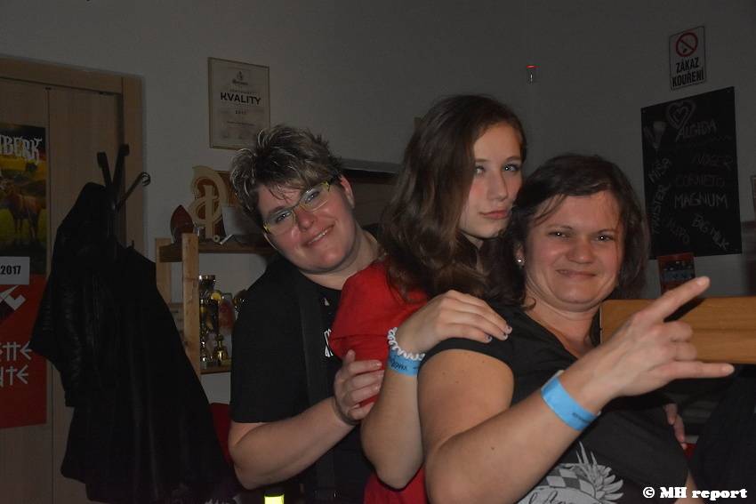 Master Guitar hráli v plzeňské Šeříkovce slavné rockové hity od Iron Maiden, Helloween i Metalliky