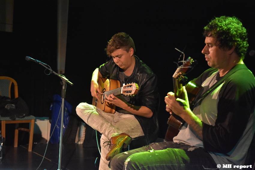 Master Guitar hráli v plzeňské Šeříkovce slavné rockové hity od Iron Maiden, Helloween i Metalliky