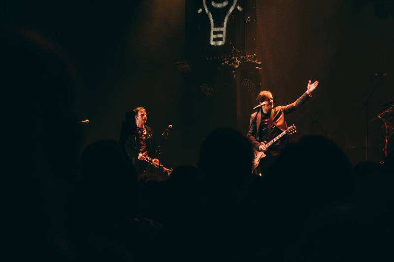 LIVE: Chinaski zahájili své dosud největší turné ve vyprodané Ostravar aréně