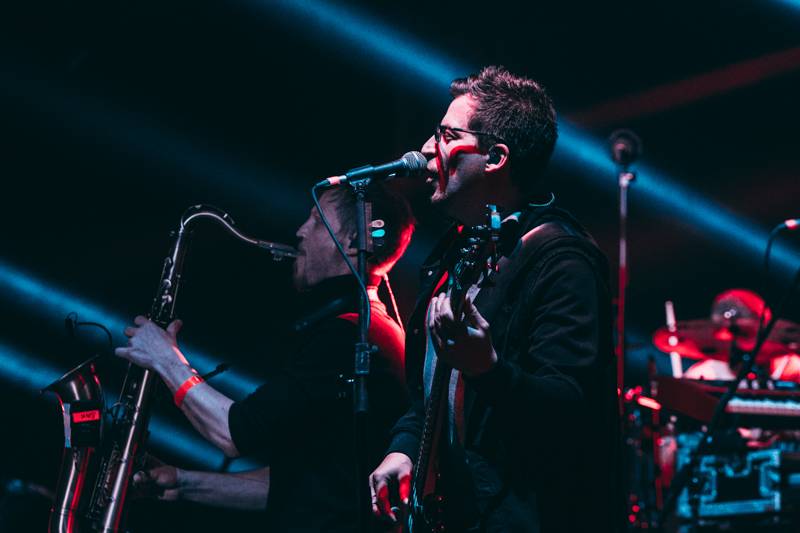 LIVE: Chinaski zahájili své dosud největší turné ve vyprodané Ostravar aréně