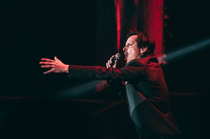 LIVE: Chinaski zahájili své dosud největší turné ve vyprodané Ostravar aréně