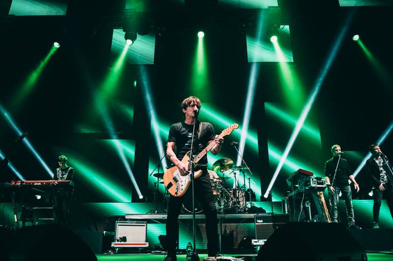 LIVE: Chinaski zahájili své dosud největší turné ve vyprodané Ostravar aréně