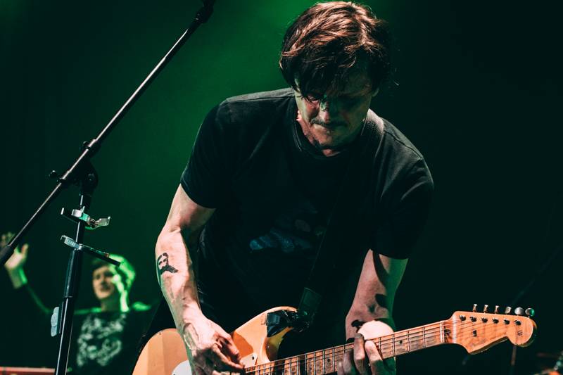 LIVE: Chinaski zahájili své dosud největší turné ve vyprodané Ostravar aréně