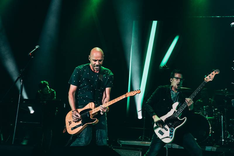 LIVE: Chinaski zahájili své dosud největší turné ve vyprodané Ostravar aréně