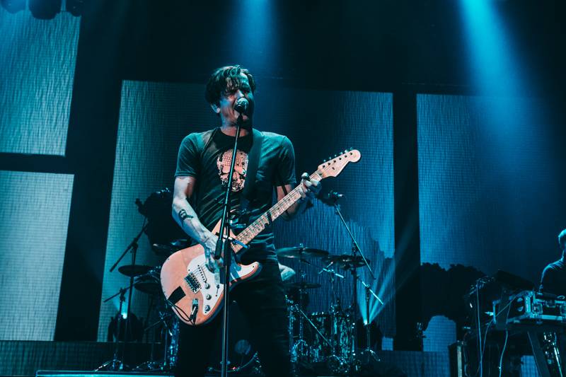 LIVE: Chinaski zahájili své dosud největší turné ve vyprodané Ostravar aréně