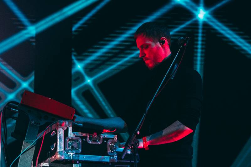 LIVE: Chinaski zahájili své dosud největší turné ve vyprodané Ostravar aréně