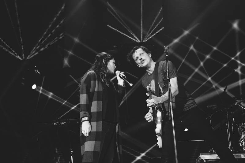 LIVE: Chinaski zahájili své dosud největší turné ve vyprodané Ostravar aréně