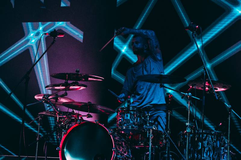 LIVE: Chinaski zahájili své dosud největší turné ve vyprodané Ostravar aréně