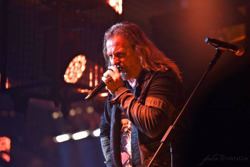 Kabát pokračoval v halovém turné, Burlaci táhli Znojmem