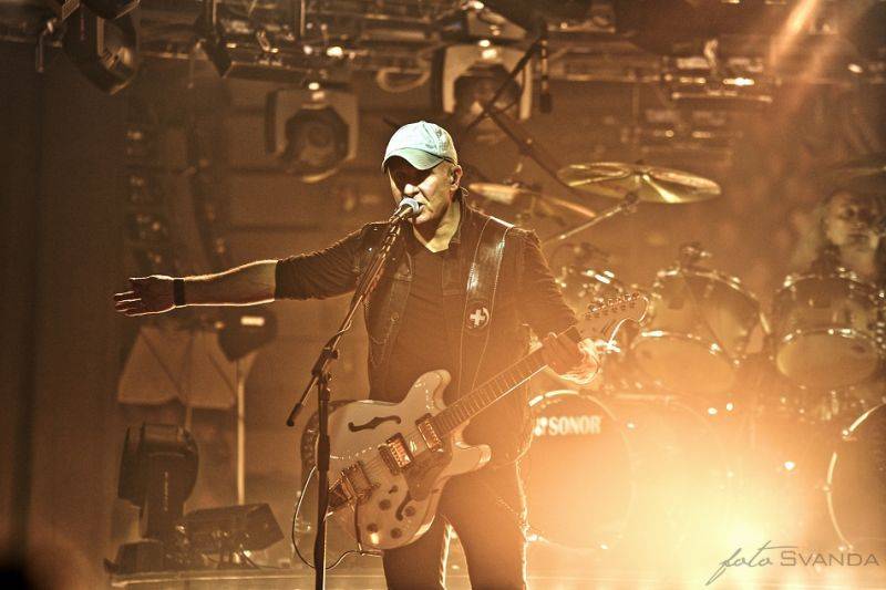 Kabát pokračoval v halovém turné, Burlaci táhli Znojmem