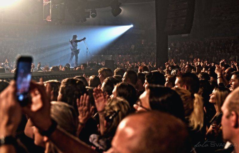 Kabát pokračoval v halovém turné, Burlaci táhli Znojmem
