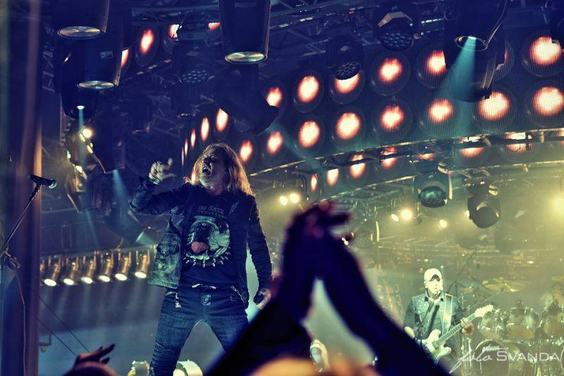 Kabát pokračoval v halovém turné, Burlaci táhli Znojmem