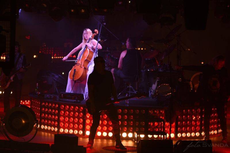 Kabát pokračoval v halovém turné, Burlaci táhli Znojmem