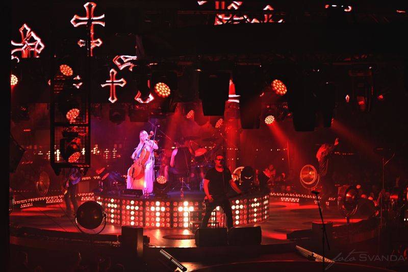 Kabát pokračoval v halovém turné, Burlaci táhli Znojmem