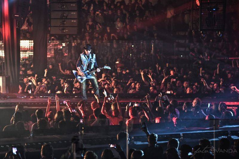 Kabát pokračoval v halovém turné, Burlaci táhli Znojmem