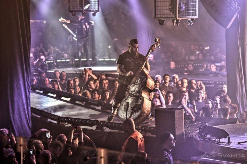 Kabát pokračoval v halovém turné, Burlaci táhli Znojmem