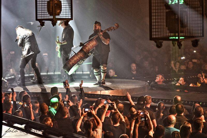 Kabát pokračoval v halovém turné, Burlaci táhli Znojmem