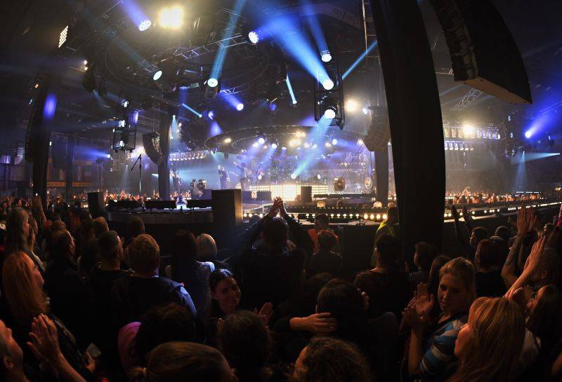 Kabát pokračoval v halovém turné, Burlaci táhli Znojmem