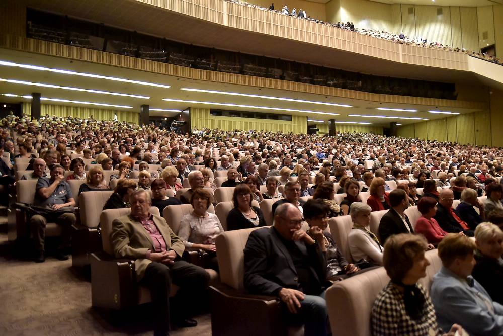 Mireille Mathieu po roce opět v Praze: Francouzské šansony zněly Kongresovým centrem