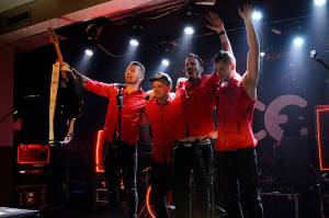 Ovoce a Lola hlásili v Brně: Dopiju a jdu!