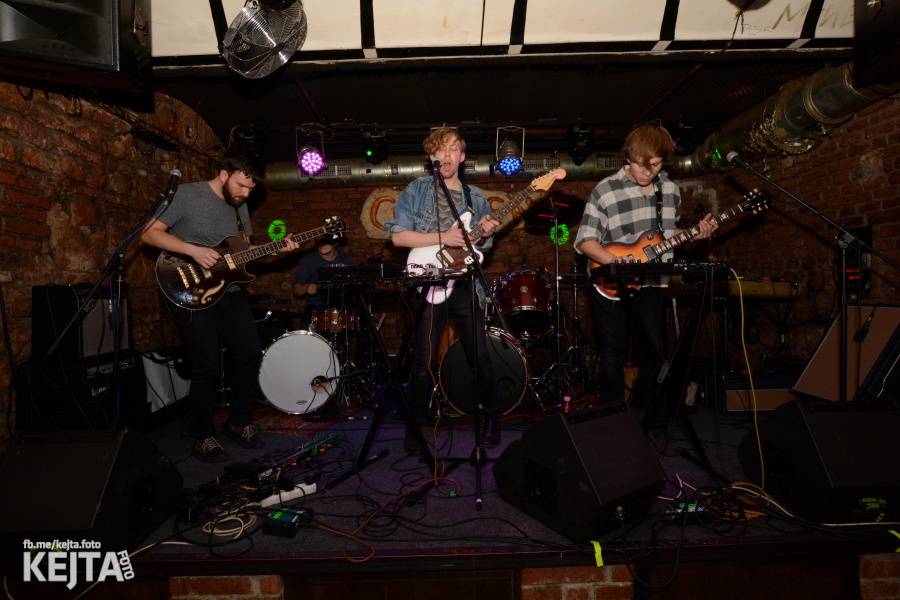 Klub Chapeau Rouge oslavil své 98. narozeniny, zahráli Kapitán Demo, Vložte kočku nebo Ghost Of You