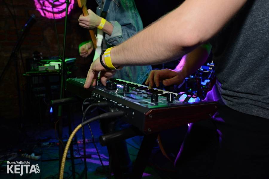 Klub Chapeau Rouge oslavil své 98. narozeniny, zahráli Kapitán Demo, Vložte kočku nebo Ghost Of You