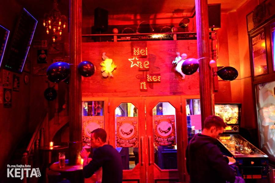 Klub Chapeau Rouge oslavil své 98. narozeniny, zahráli Kapitán Demo, Vložte kočku nebo Ghost Of You