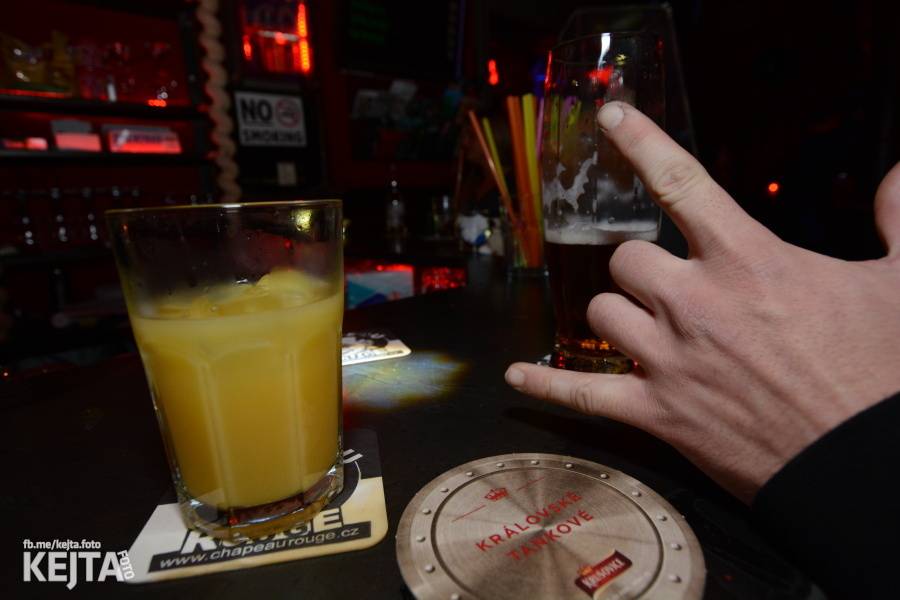 Klub Chapeau Rouge oslavil své 98. narozeniny, zahráli Kapitán Demo, Vložte kočku nebo Ghost Of You