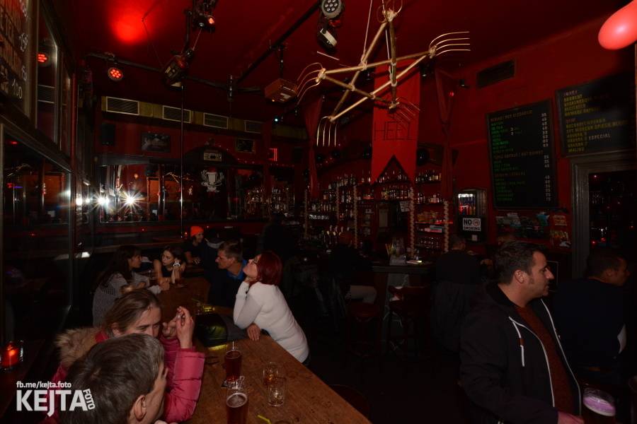 Klub Chapeau Rouge oslavil své 98. narozeniny, zahráli Kapitán Demo, Vložte kočku nebo Ghost Of You