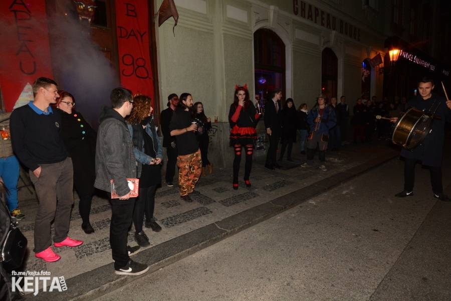 Klub Chapeau Rouge oslavil své 98. narozeniny, zahráli Kapitán Demo, Vložte kočku nebo Ghost Of You
