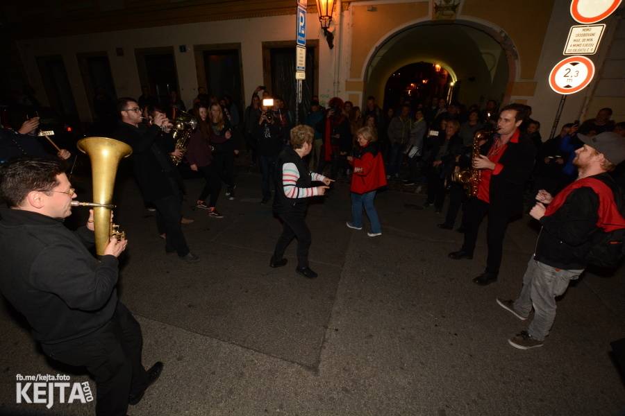 Klub Chapeau Rouge oslavil své 98. narozeniny, zahráli Kapitán Demo, Vložte kočku nebo Ghost Of You