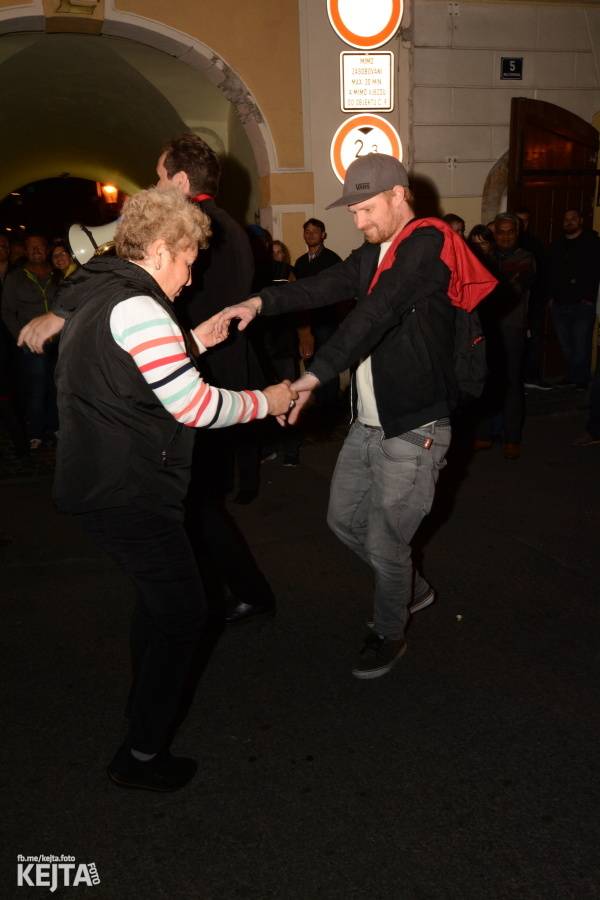 Klub Chapeau Rouge oslavil své 98. narozeniny, zahráli Kapitán Demo, Vložte kočku nebo Ghost Of You