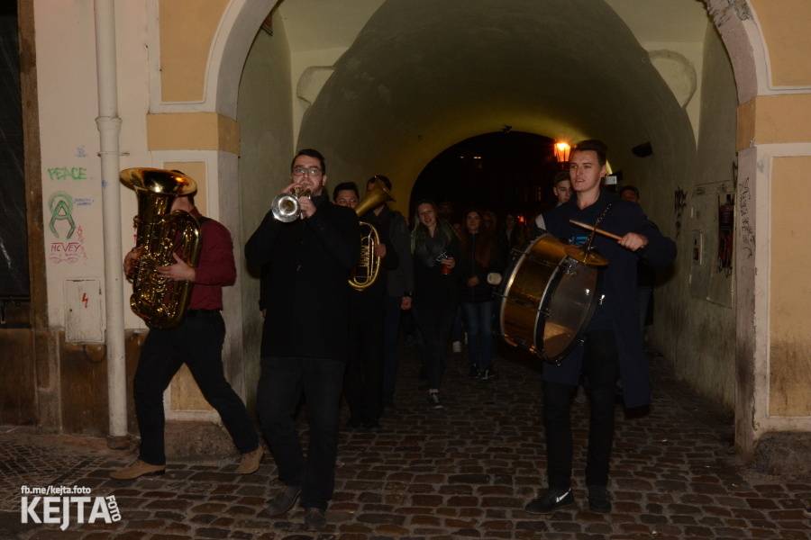 Klub Chapeau Rouge oslavil své 98. narozeniny, zahráli Kapitán Demo, Vložte kočku nebo Ghost Of You