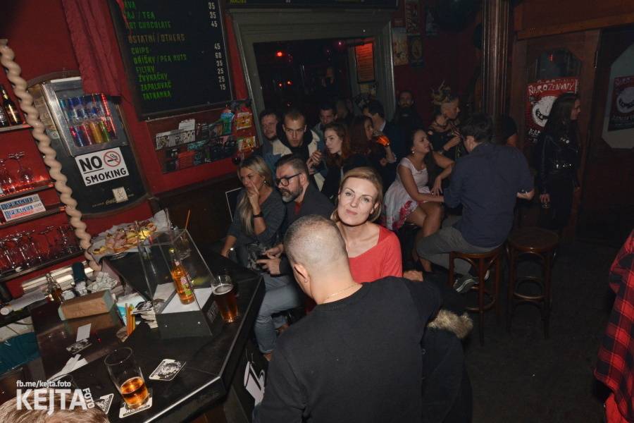 Klub Chapeau Rouge oslavil své 98. narozeniny, zahráli Kapitán Demo, Vložte kočku nebo Ghost Of You