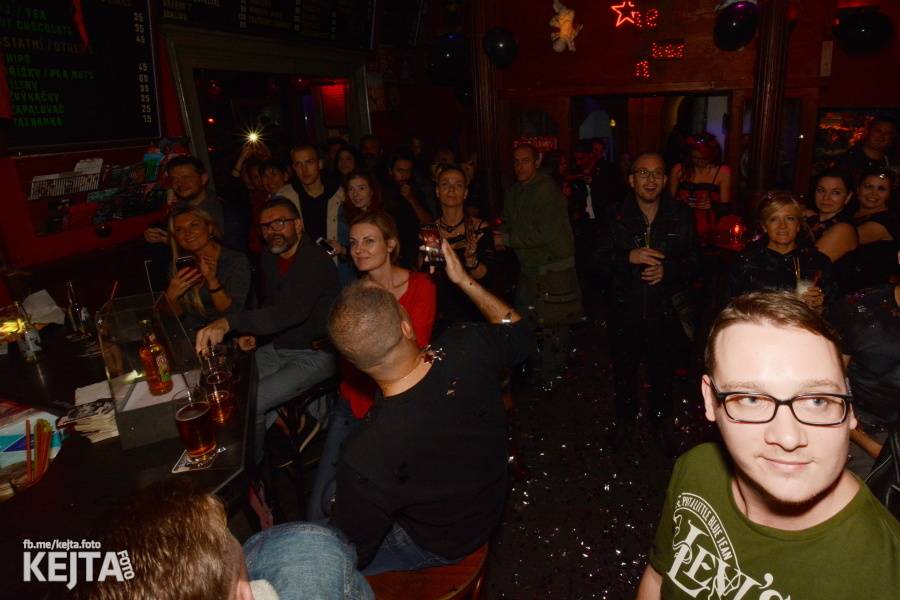 Klub Chapeau Rouge oslavil své 98. narozeniny, zahráli Kapitán Demo, Vložte kočku nebo Ghost Of You