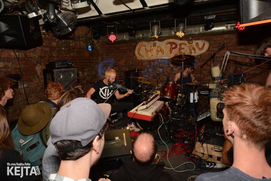 Klub Chapeau Rouge oslavil své 98. narozeniny, zahráli Kapitán Demo, Vložte kočku nebo Ghost Of You