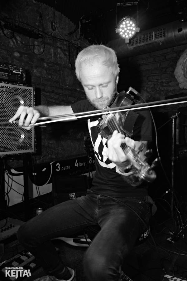 Klub Chapeau Rouge oslavil své 98. narozeniny, zahráli Kapitán Demo, Vložte kočku nebo Ghost Of You