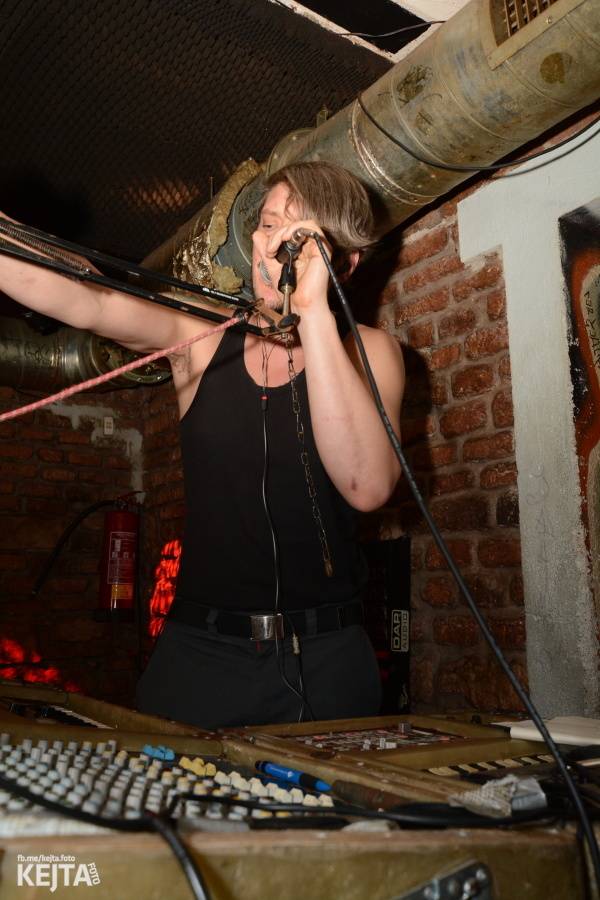 Klub Chapeau Rouge oslavil své 98. narozeniny, zahráli Kapitán Demo, Vložte kočku nebo Ghost Of You