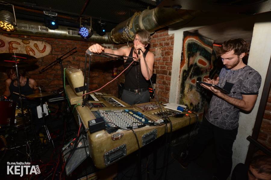 Klub Chapeau Rouge oslavil své 98. narozeniny, zahráli Kapitán Demo, Vložte kočku nebo Ghost Of You