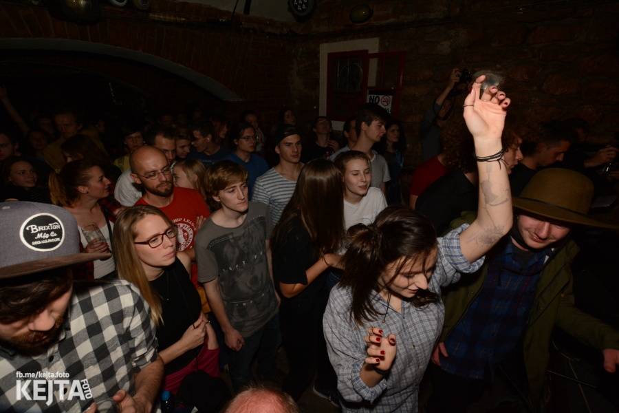 Klub Chapeau Rouge oslavil své 98. narozeniny, zahráli Kapitán Demo, Vložte kočku nebo Ghost Of You