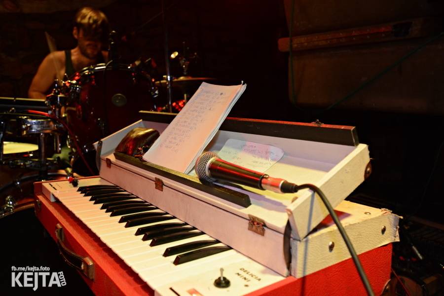 Klub Chapeau Rouge oslavil své 98. narozeniny, zahráli Kapitán Demo, Vložte kočku nebo Ghost Of You