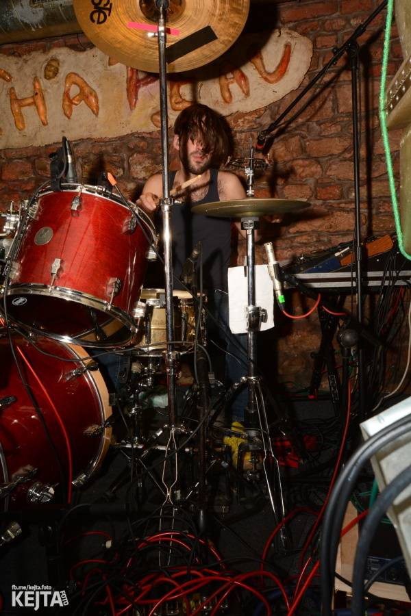 Klub Chapeau Rouge oslavil své 98. narozeniny, zahráli Kapitán Demo, Vložte kočku nebo Ghost Of You