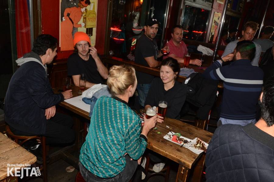 Klub Chapeau Rouge oslavil své 98. narozeniny, zahráli Kapitán Demo, Vložte kočku nebo Ghost Of You