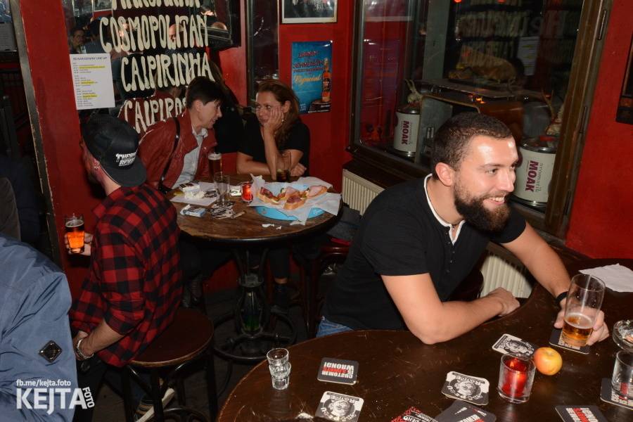 Klub Chapeau Rouge oslavil své 98. narozeniny, zahráli Kapitán Demo, Vložte kočku nebo Ghost Of You