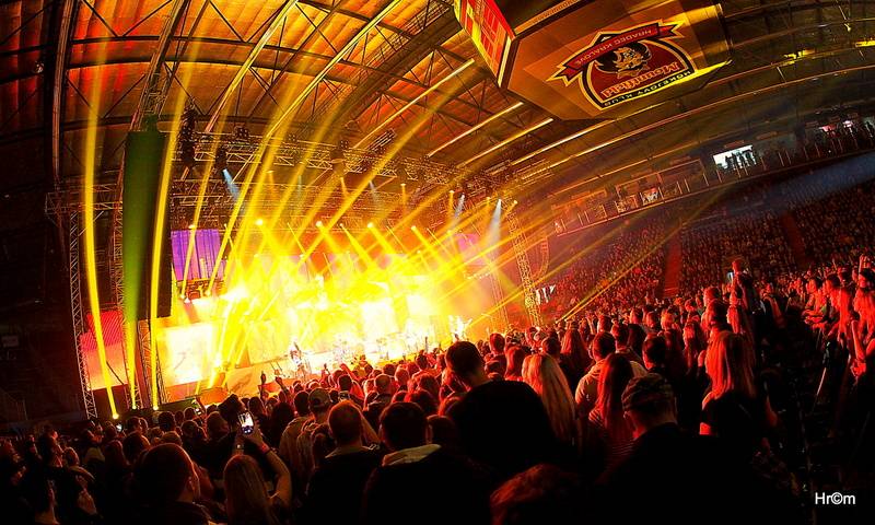 Chinaski vyprodali arénu v Hradci Králové a předvedli ohromující show