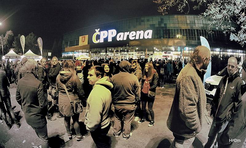 Chinaski vyprodali arénu v Hradci Králové a předvedli ohromující show