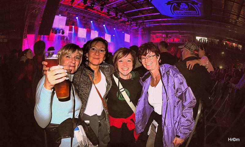 Chinaski vyprodali arénu v Hradci Králové a předvedli ohromující show