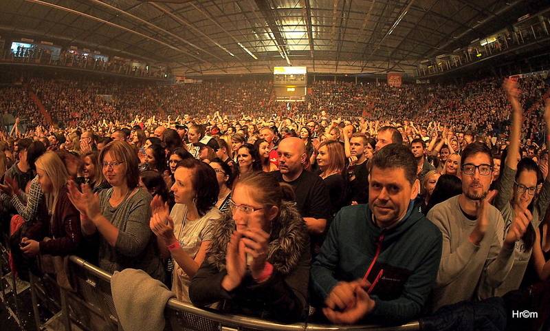 Chinaski vyprodali arénu v Hradci Králové a předvedli ohromující show