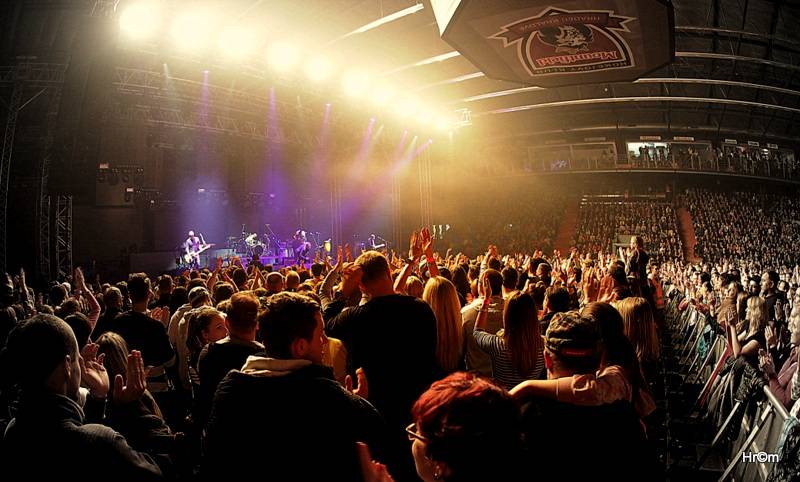 Chinaski vyprodali arénu v Hradci Králové a předvedli ohromující show