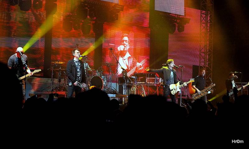 Chinaski vyprodali arénu v Hradci Králové a předvedli ohromující show